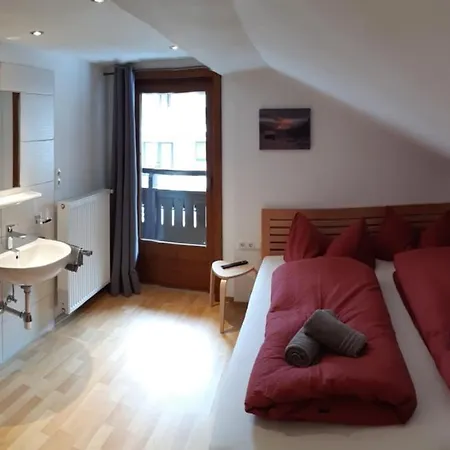 Apartment Haus Hell *