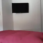 Haus Hell דירה *